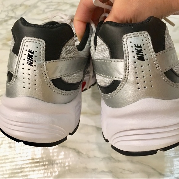 💝  NIKE 💝 Athletic shoes size 9 - Picture 4 of 6